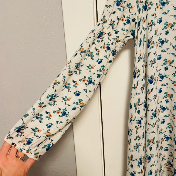 WAYF Floral Keyhole Front Tunic Top size Small - Picture 3 of 10